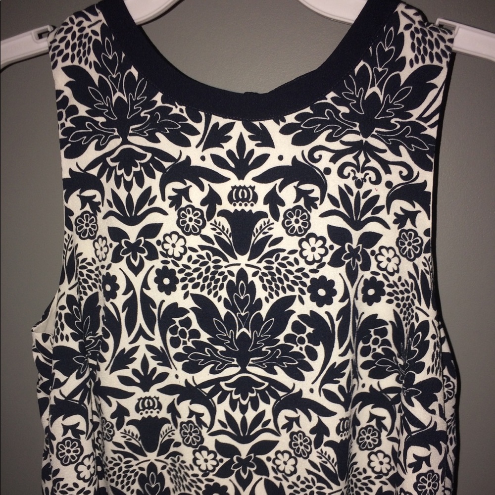 XS Black and White Detailed Loft Dress